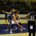 Dzinic lavora in post basso