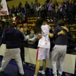Gli abbracci col gruppo a fine partita
