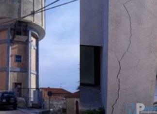 Montecilfone – Abbattere il serbatoio pericolante prima possibile, i ritardi scoraggiano le famiglie residenti evacuate