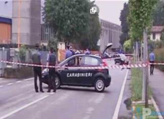 Uccide la moglie a colpi pistola e fugge.