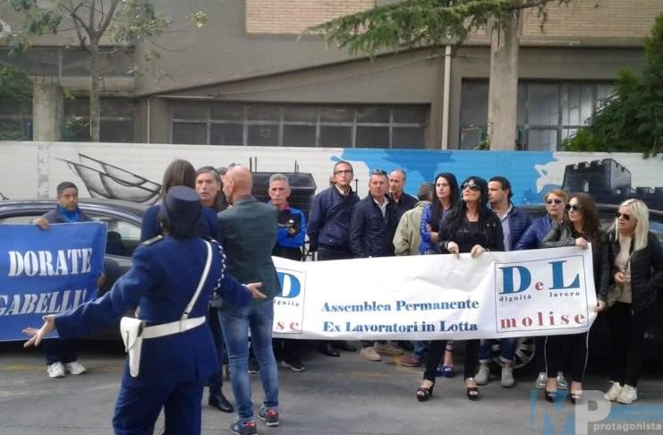 Ex lavoratori Ittierre, giornata di protesta in consiglio regionale: “E’ una battaglia”