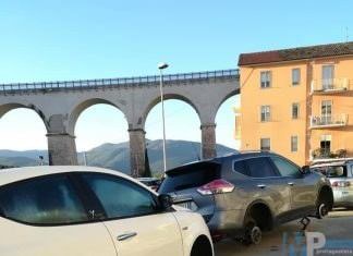 Isernia come Napoli – Tre auto razziate di cerchi in lega e pneumatici la notte scorsa, amaro risveglio per i proprietari.