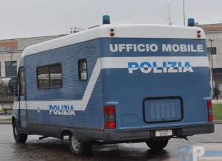 La Polizia di Stato a Venafro con il camper istituzionale.