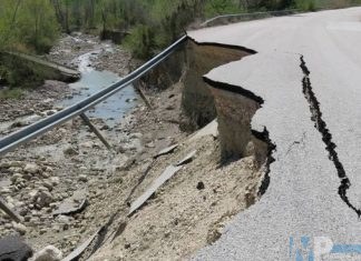 Bagnoli – Cittadini protestano contro mancati fondi per frane e dissesto idrogeologico