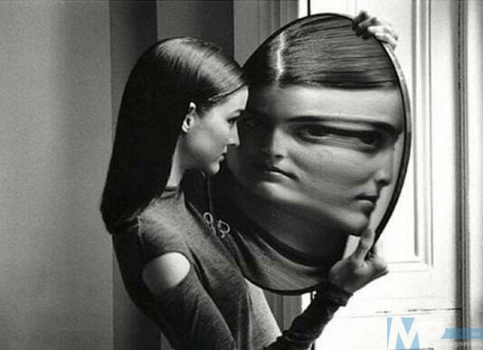 La Psicoterapeuta – Quando lo specchio diventa una ossessione