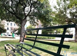Sostituite le panchine in piazza Musenga