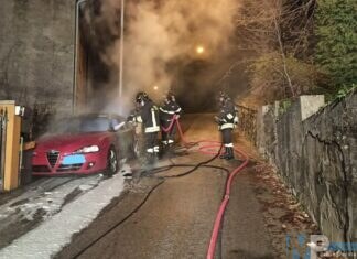 I Vigili del Fuoco di Agnone intervengono per un’auto incendiata