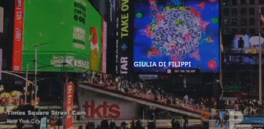 L’Artista Giulia Di Filippi promuove il tombolo di Isernia a New York. Una sua opera digitale sul mega schermo di Time Square