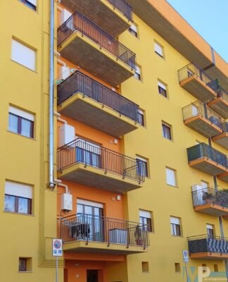 Isernia, ascensore bloccato da oltre un mese in Viale Veneziale: anziani e un disabile intrappolati ai piani alti